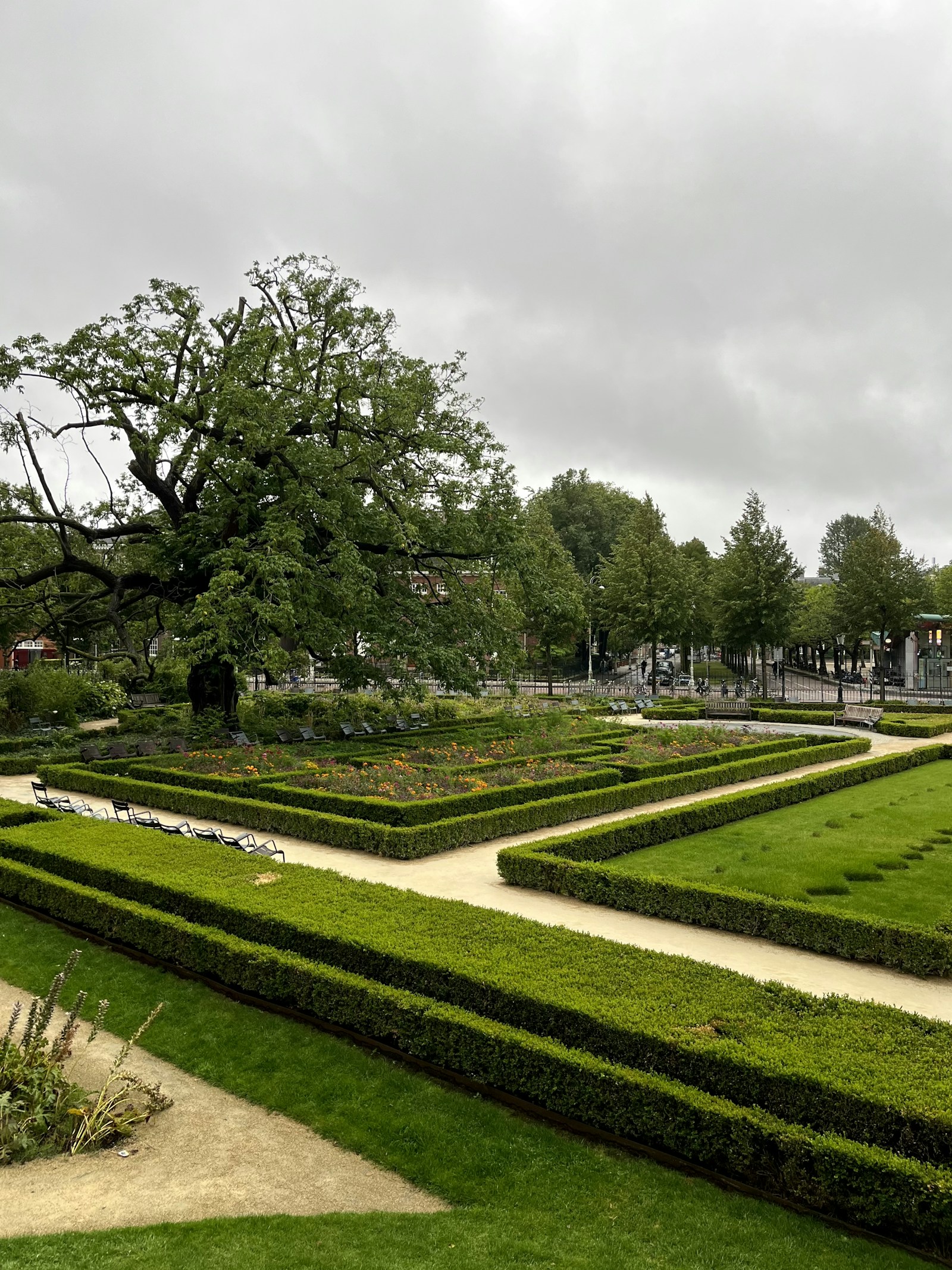 Rijksmuseum gardens, Amsterdam: reference photo